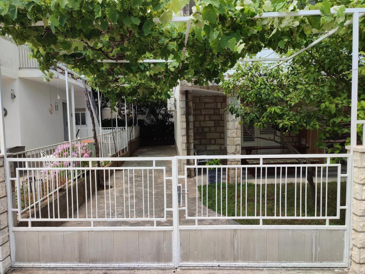 Apartments By The Sea Podaca, Makarska - 2576 المظهر الخارجي الصورة